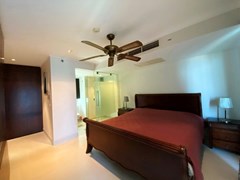 Condominium for rent Pattaya showing the master bedroom suite  