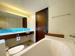 Condominium for rent Pattaya showing the second bathroom 