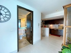 Condominium for rent Pattaya showing the second bathroom and kitchen 