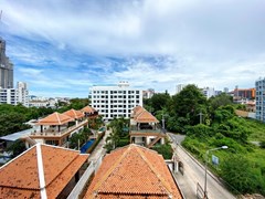 Condominium for rent Pratumnak Pattaya showing the balcony view 