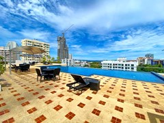 Condominium for rent Pratumnak Pattaya showing the rooftop communal pool