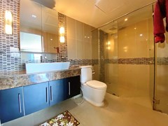Condominium for rent Pratumnak Pattaya showing the second bathroom