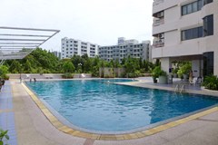 Condominium for rent Pratumnak Hill Pattaya showing the communal pool