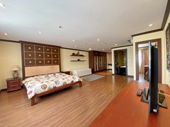 Condominium for rent Pratumnak showing the bedroom suite 