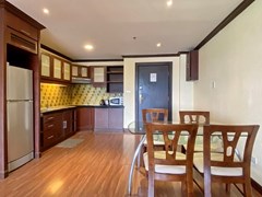 Condominium for rent Pratumnak showing the dining and kitchen areas 