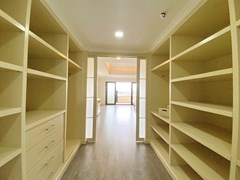 Condominium for Rent Pratumnak showing the walk in wardrobes and master bedroom 