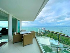 Condominium for rent Pratumnak Hill showing the balcony with sea view 