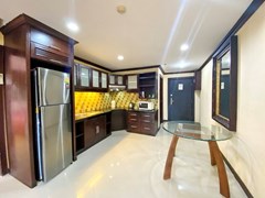 Condominium for rent Pratumnak showing the dining and kitchen areas 