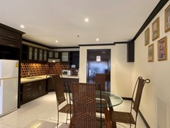Condominium for rent Pratumnak showing the dining, kitchen and entrance 
