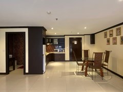 Condominium for rent Pratumnak showing the dining area and guest bathroom 