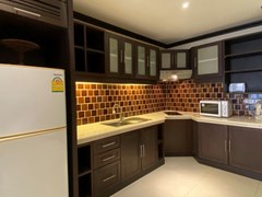 Condominium for rent Pratumnak showing the kitchen 