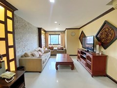 Condominium for rent Pratumnak showing the living area 