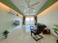 Condominium for sale Pattaya showing the living room