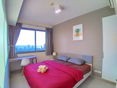 Condominium for rent UNIXX South Pattaya showing the master bedroom 