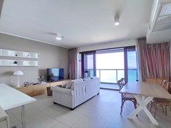 Condominium for rent Wong Amat Pattaya showing the dining and living areas 