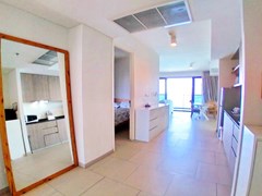 Condominium for rent Wong Amat Pattaya showing the open plan concept 