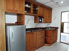 Condominium for rent Jomtien Beach showing the kitchen