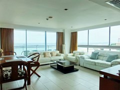 Condominium for rent in Northshore Pattaya showing the corner living concept