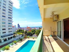Condominium for rent Pratumnak Pattaya balcony and pool view 