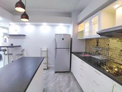 Condominium for sale Ban Amphur showing the kitchen area 