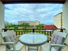 Condominium for sale Jomtien showing the balcony 