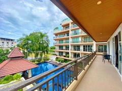 Condominium for sale Jomtien showing the balcony  