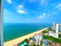 Condominium for sale Jomtien showing the balcony view 