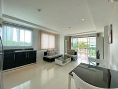 Condominium for sale Jomtien showing the dining and living areas 