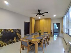 Condominium for sale Jomtien showing the dining area 