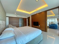 Condominium for sale Jomtien showing the first bedroom suite 