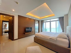 Condominium for sale Jomtien showing the first bedroom suite and balcony 