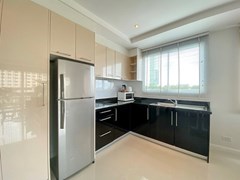 Condominium for sale Jomtien showing the kitchen 