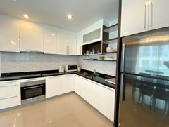 Condominium for sale Jomtien showing the kitchen 