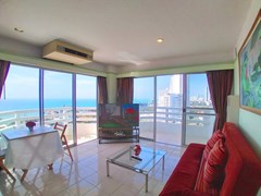 Condominium for sale Jomtien showing the living area and balcony 