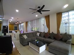 Condominium for sale Jomtien showing the open plan concept 