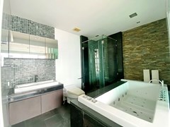 Condominium for Sale Naklua Ananya showing the master master bathroom 