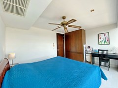 Condominium for sale Pattaya showing the second bedroom with wardrobes 