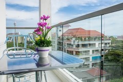 Condominium for sale Pratumnak Hill Pattaya showing the balcony