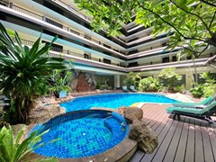 Condominium for sale Pratumnak showing the communal pool 