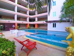 Condominium for sale Pratumnak Hill showing the communal pool 