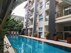 Condominium for sale Pratumnak Hill Pattaya showing the swimming pool 
