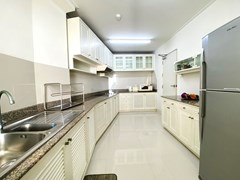 Condominium for sale Pratumnak showing the kitchen 