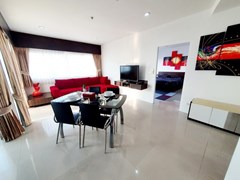 Condominium for sale Wong Amat Pattaya showing the open plan living area 