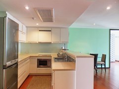 Condominium for sale Northshore Pattaya showing the kitchen