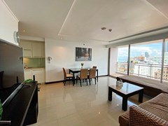 Condominium for rent Pattaya showing the living and dining areas 