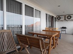 Condominium for sale Jomtien Pattaya showing the large balcony