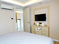 Estanan Condo Pratumnak Pattaya showing the bedroom suite