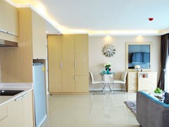 Estanan Condo Pratumnak Pattaya showing the dining area