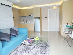 Estanan Condo Pratumnak Pattaya showing the open plan concept