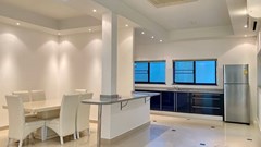 House for rent Jomtien Park Villas showing the dining and kitchen areas 